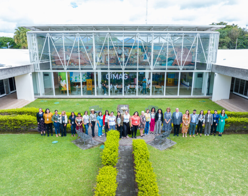 Formación Presencial para Mujeres Rurales en materia de  Emprendedurismo, Finanzas y Tecnología